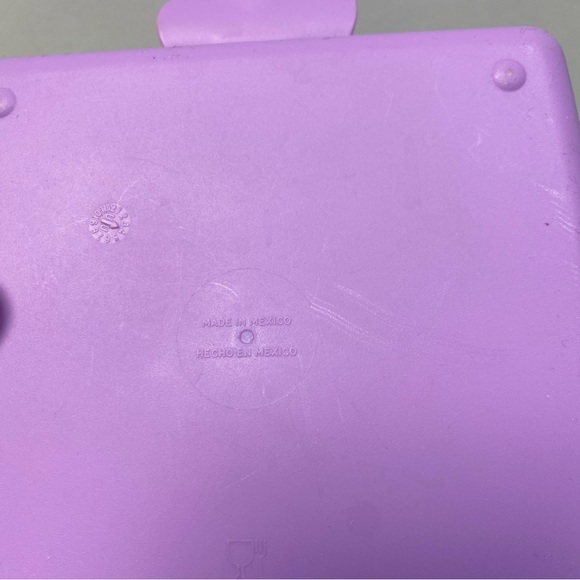 Hello Kitty Tupperware Storage Container 3752A-4 sandwich Keeper size 4.5 x 5 - Picture 12 of 13